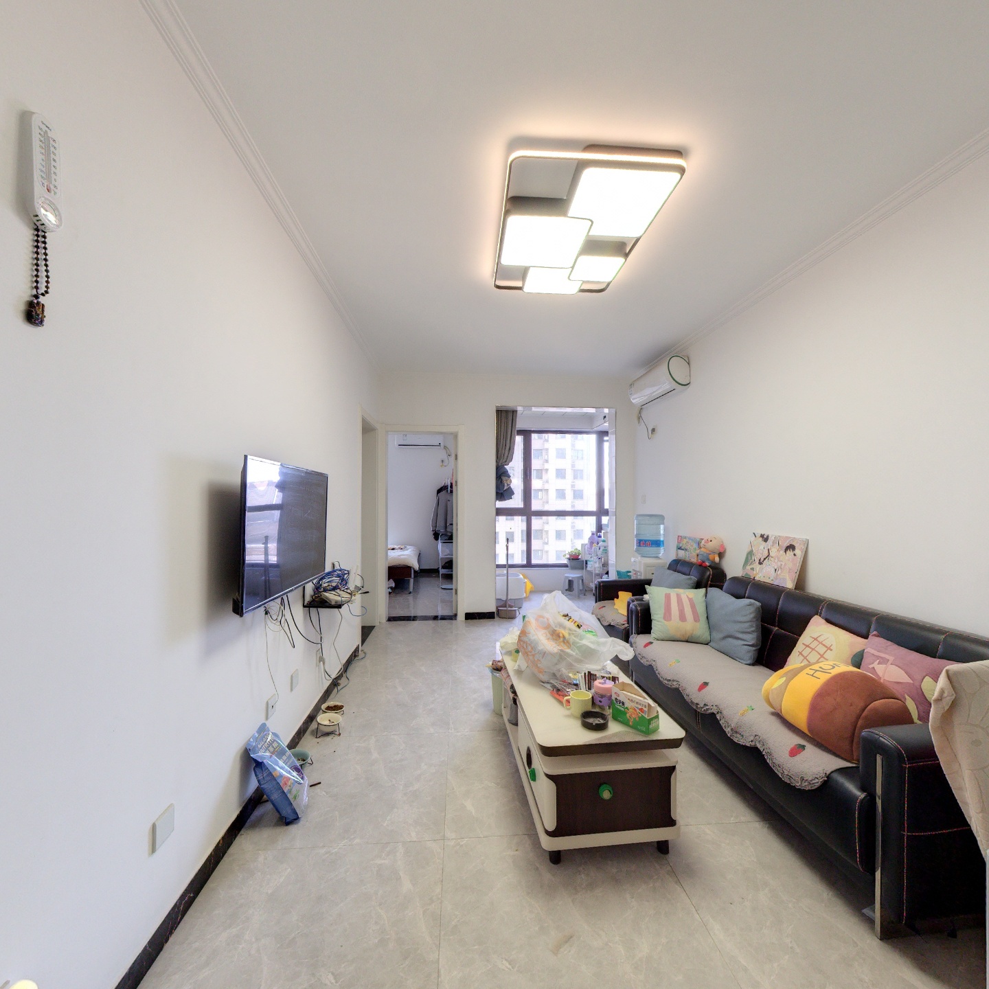 南向两居，房子精装修，拎包入住采光好。