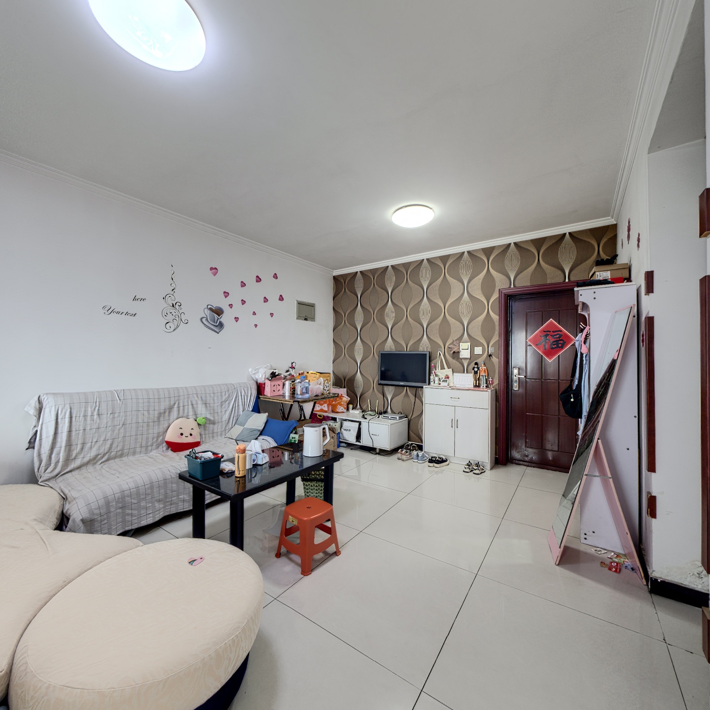 翔天万和城小区位于华阳路北侧，交通出行方便，