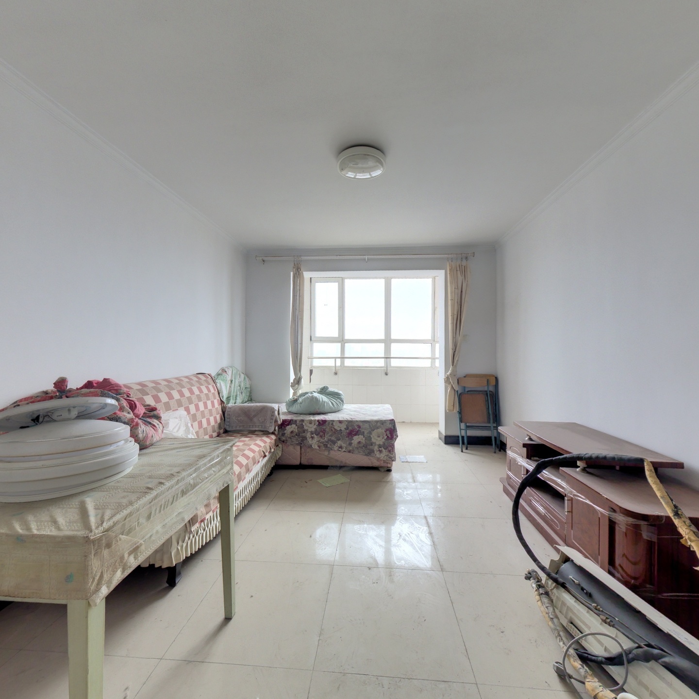 此房电梯房，户型方正，采光充足。