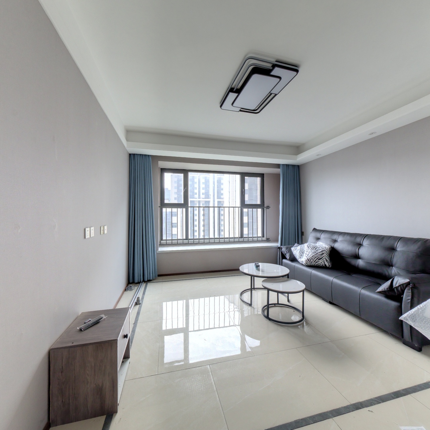 此房一梯两户，南北通透，中高楼层全天采光无遮挡