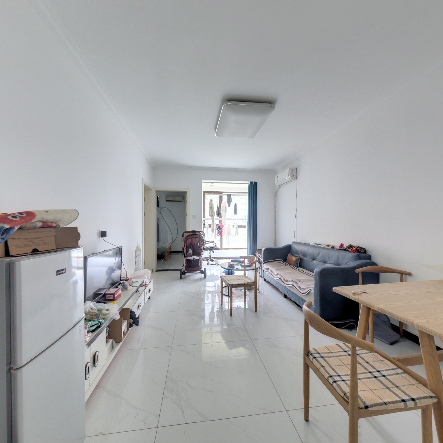 南向两居室  集中供暖 带装修