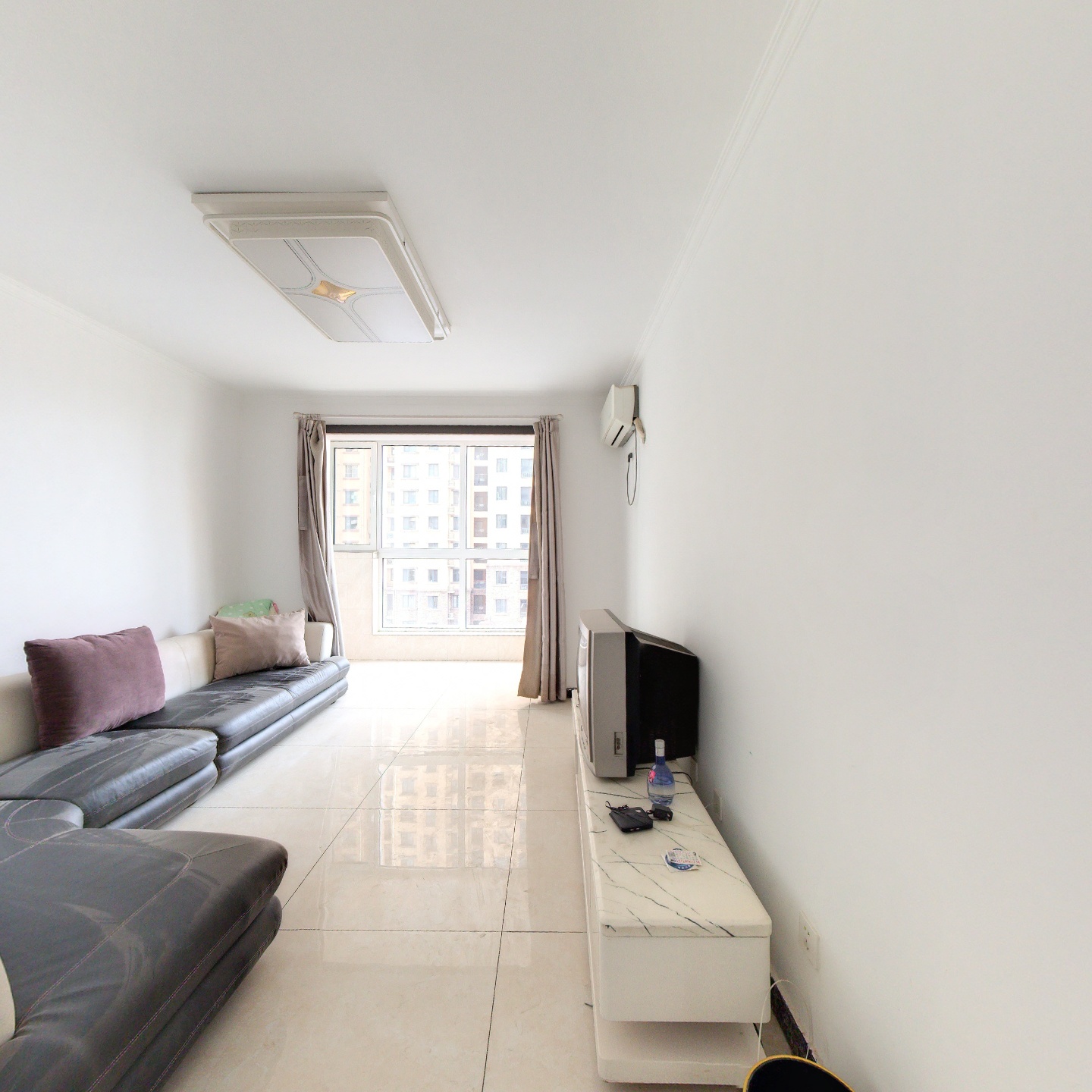 楼层好 视野宽阔 采光充足 ，交通便利