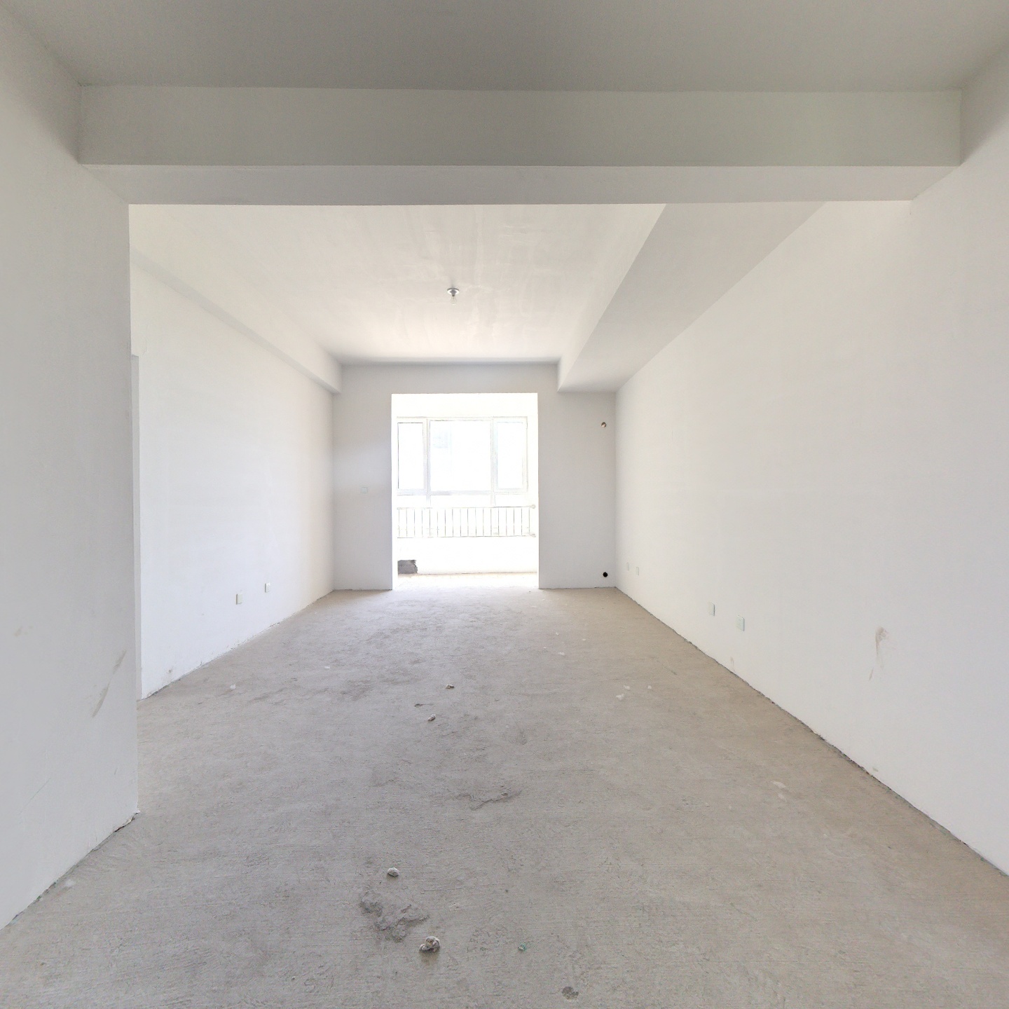 是8层洋房的，毛坯房，三居室，看房方便，采光充足