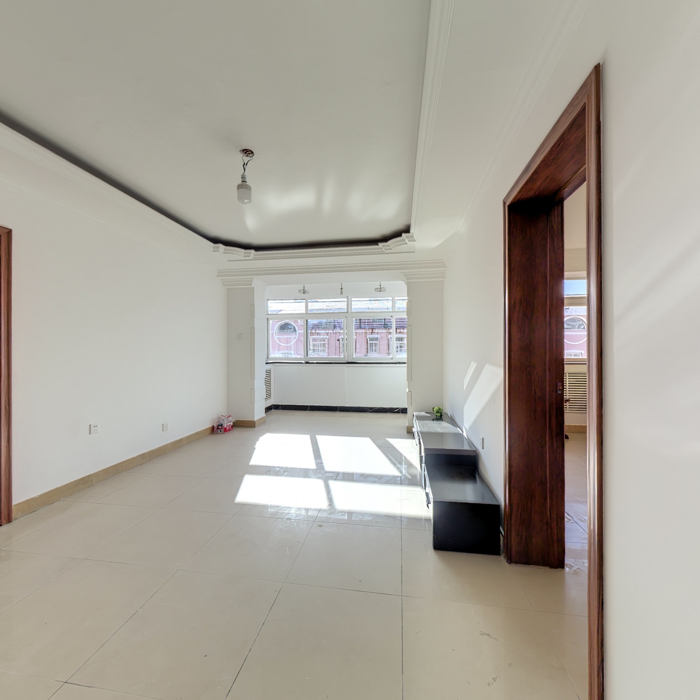 此房跃层复式、楼上楼下南北通透户型好、无遮挡采光好