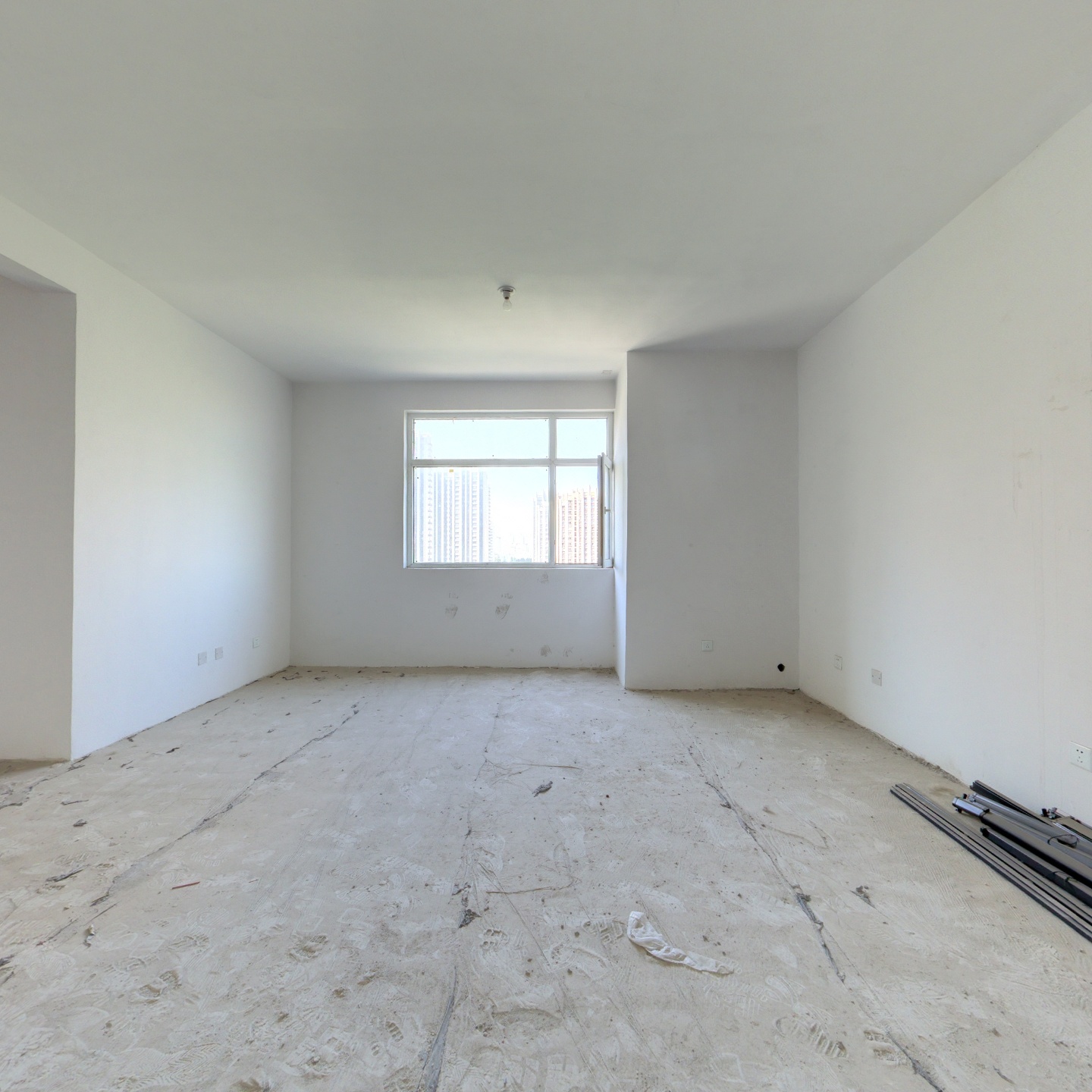 近泰华，带储藏室，随时看房，诚心出售