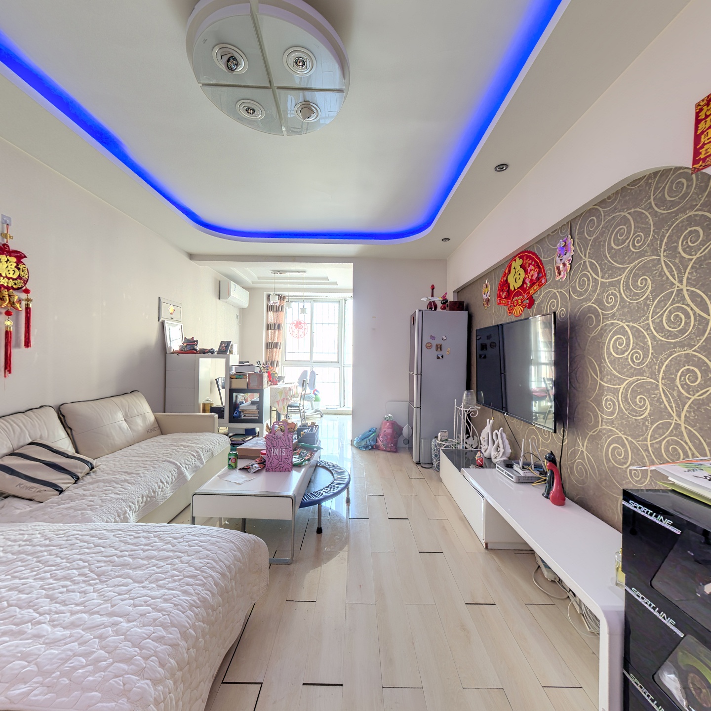 名流五六期集中供暖银四层，南北两居，自住精装