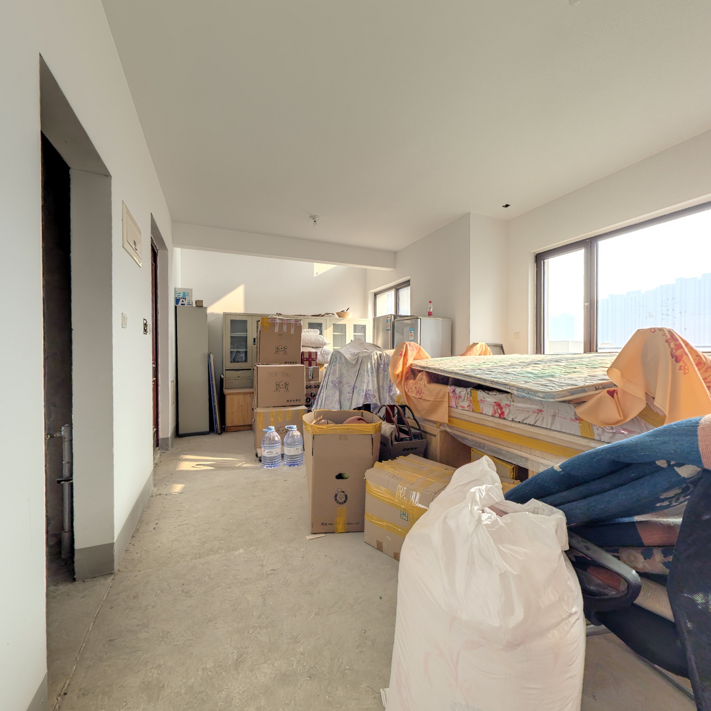 此房 南北通透 全天采光，一梯一户电梯洋房