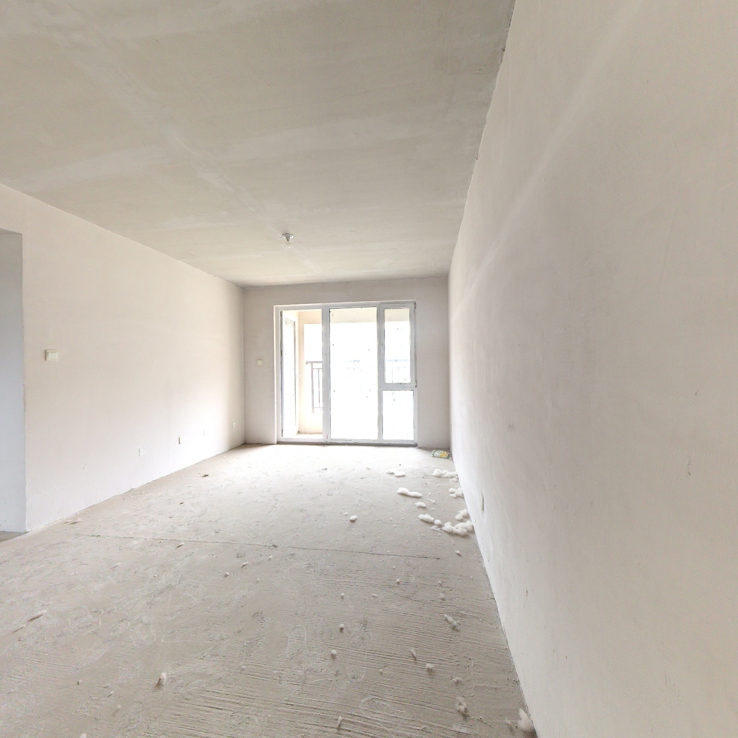 房子是南北通透的，中间楼层，采光没有遮挡。