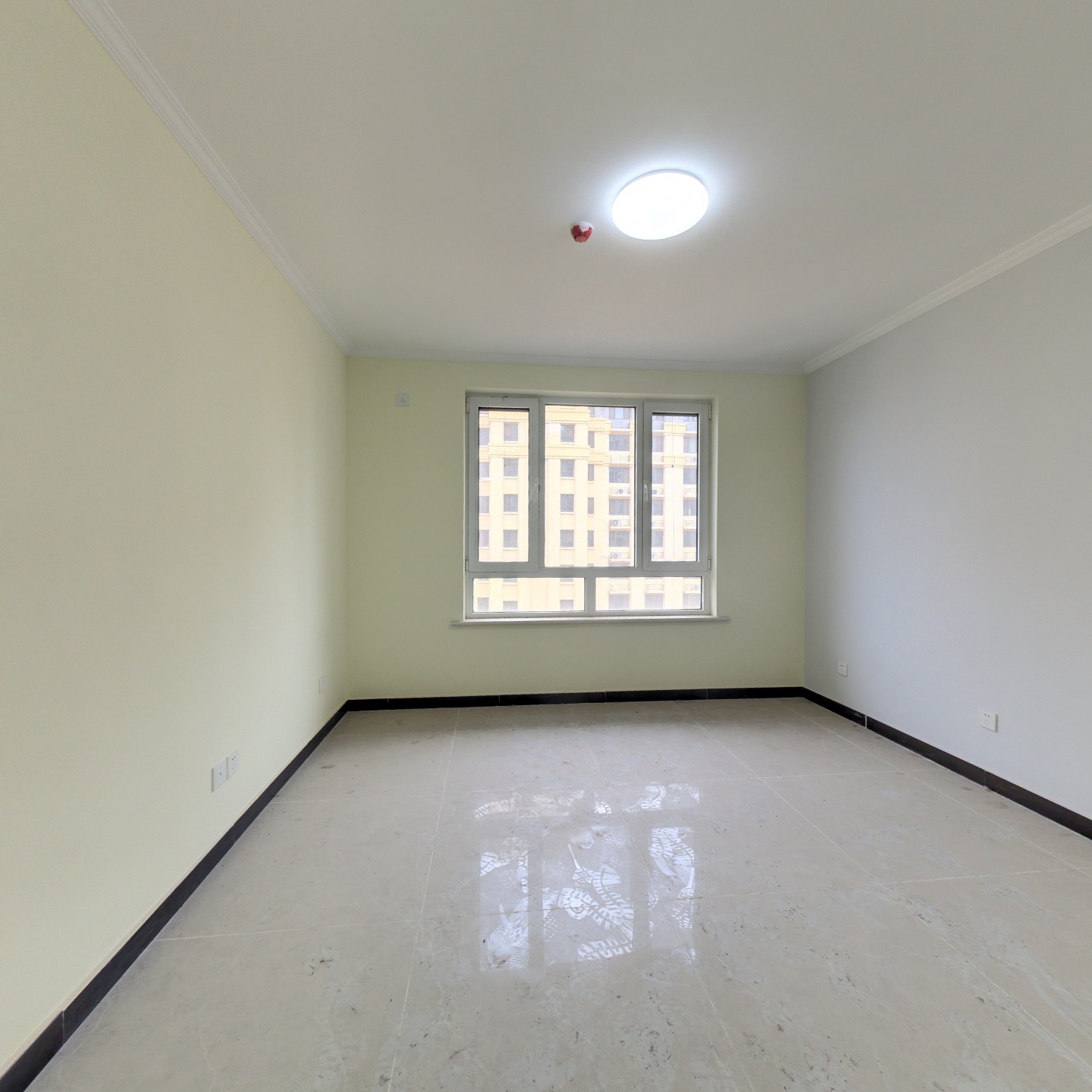 此房业主装修未住高楼层视野好交通便利配套设施齐全