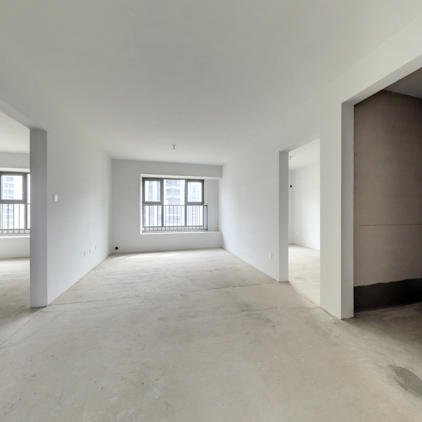 业主诚意出售，房子户型方正，。