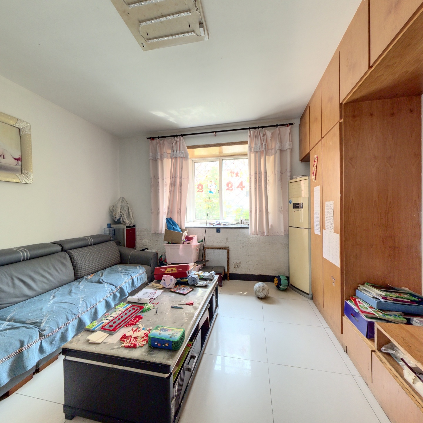 此房满五唯一 户型方正,自住装修,板楼,低楼层.