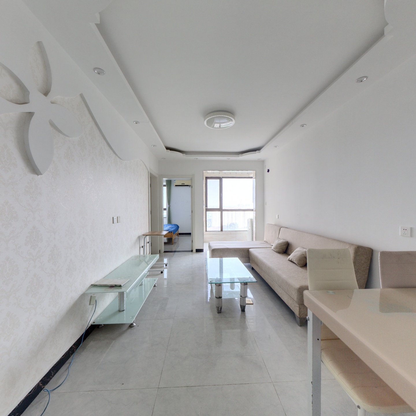 华阳路，天伦湾小区，环境好，集中供暖，二居室。