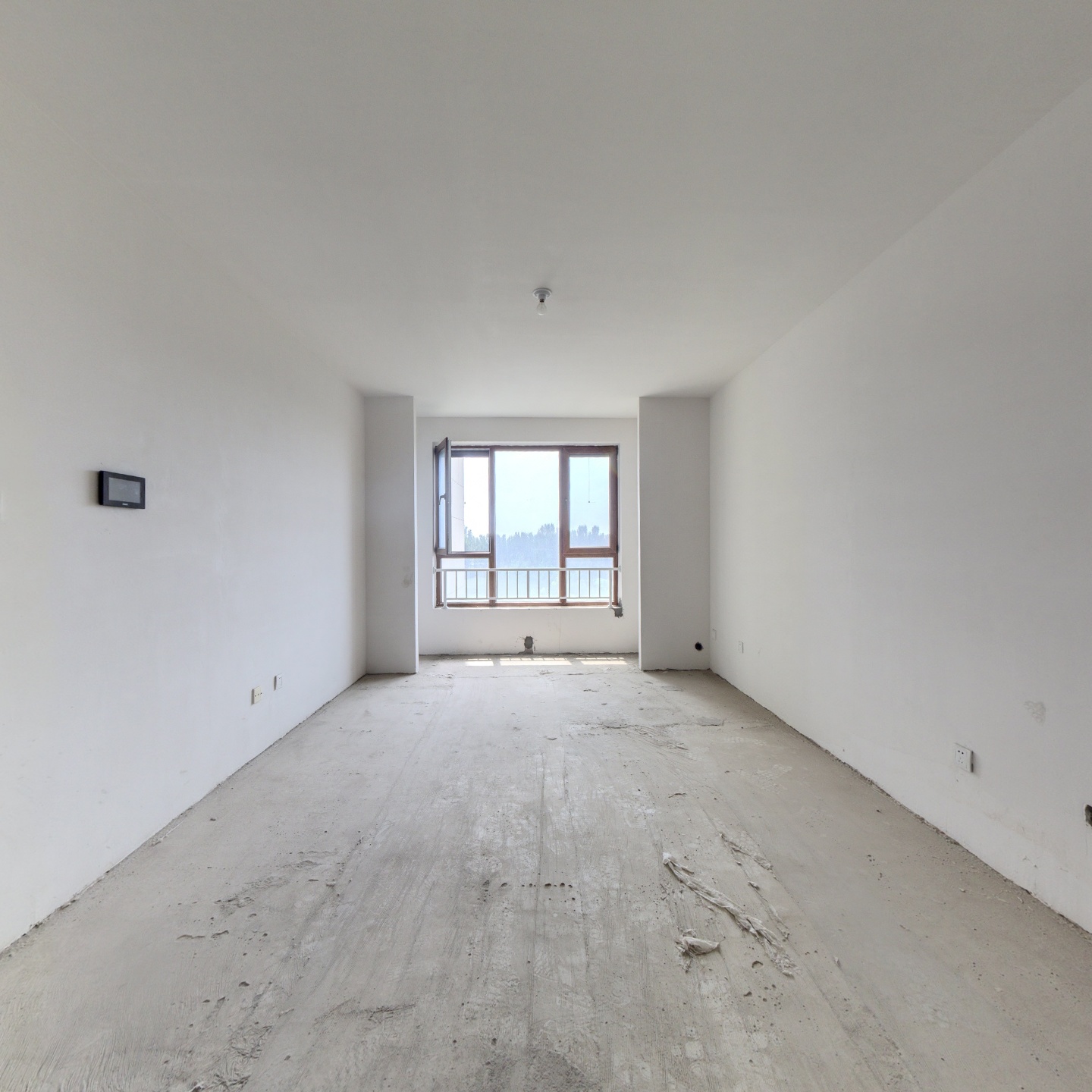 高铁新干线南北通透三居，可贷款，有证。