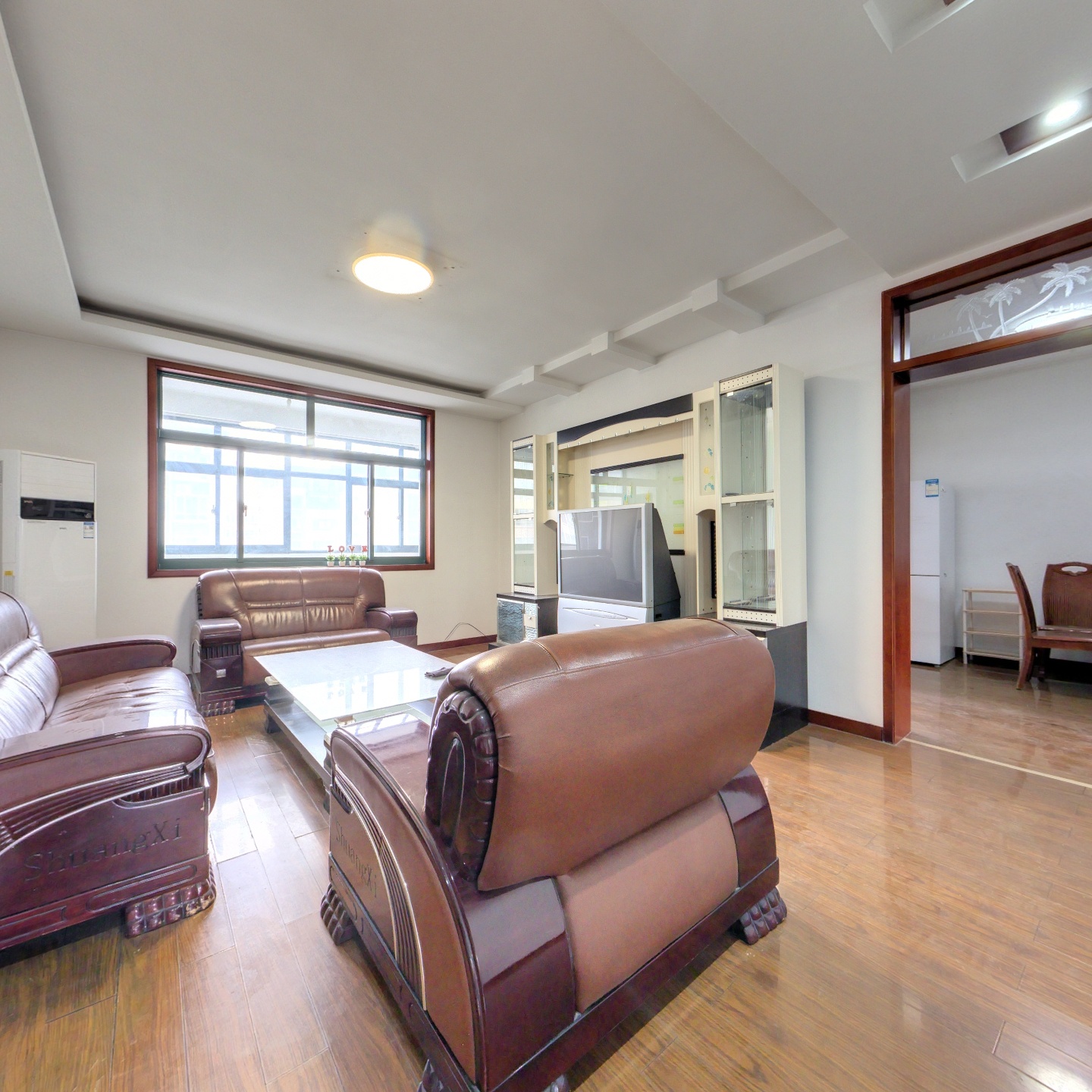 近北城公园华裕小区四楼，140平，三室朝阳，采光好