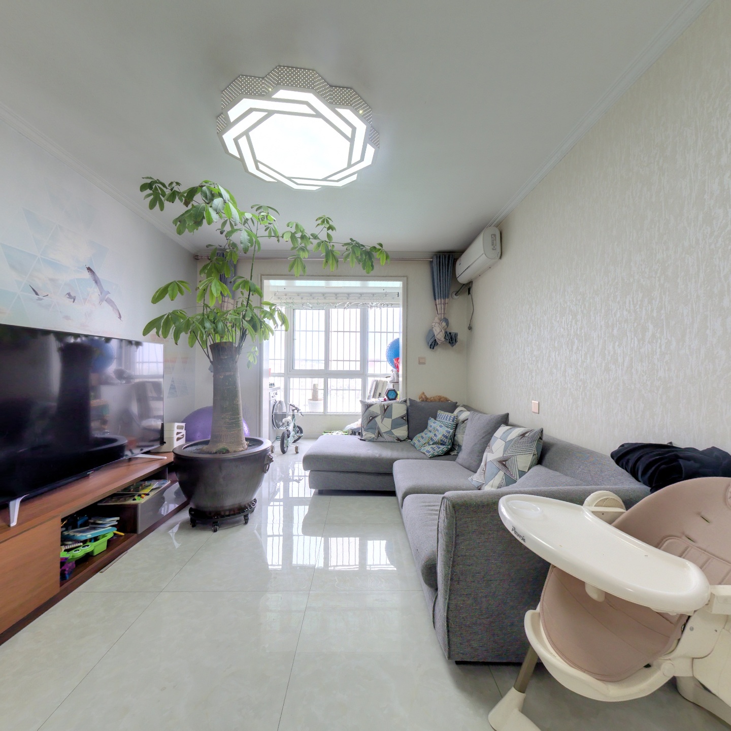 业主诚心出售，精装修，采光好，看房方便