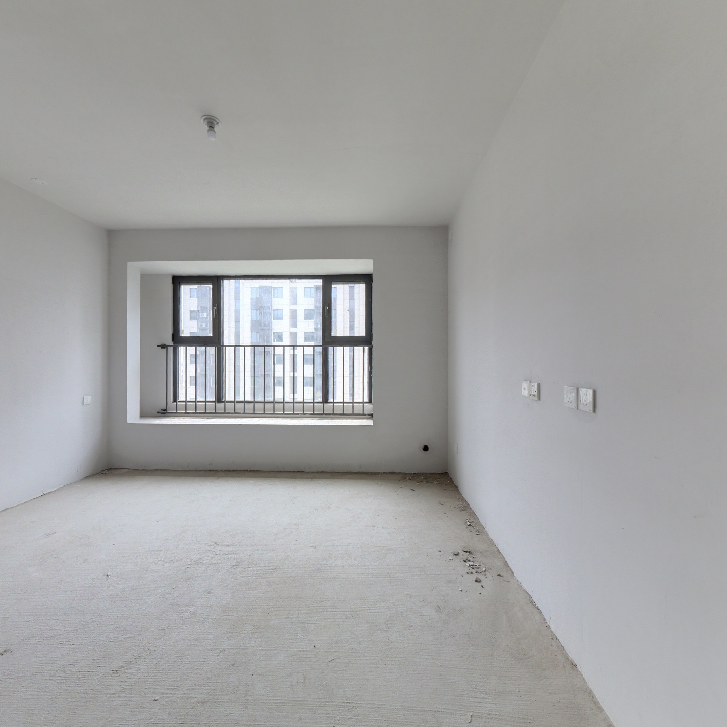 华远一期国企开发商，南北通透的双卫三居