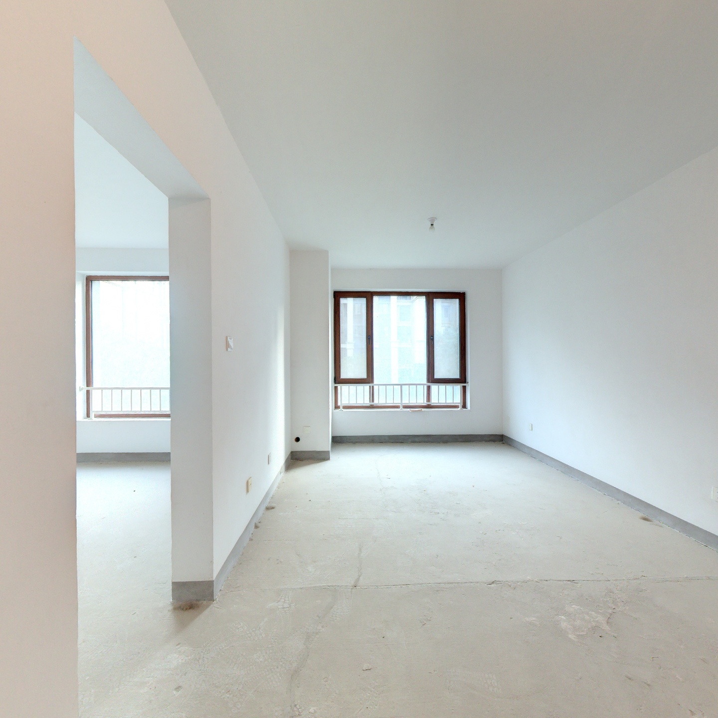 新干线全阳2居小区环境优美 房子采光好 户型方正