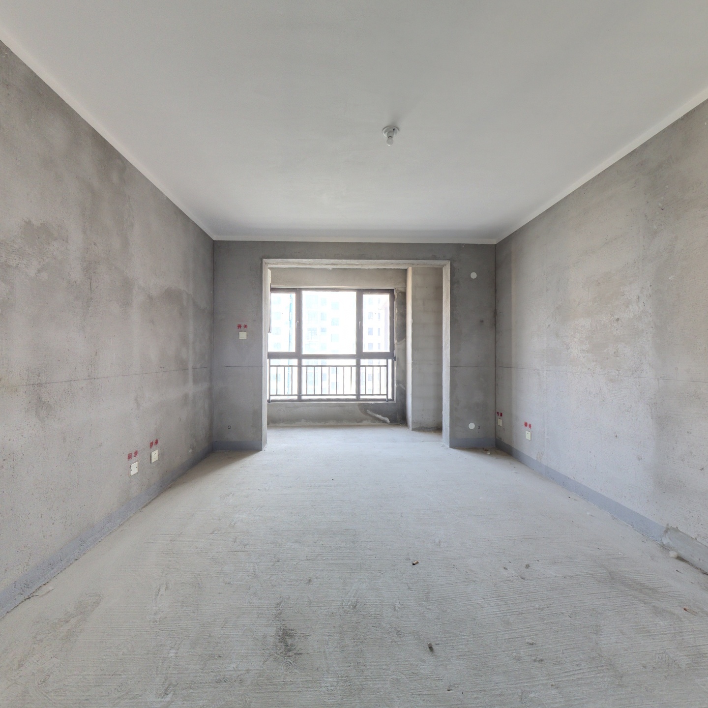 天伦湾嘉园70年大产权，两梯四户，润卓地产开发大社区