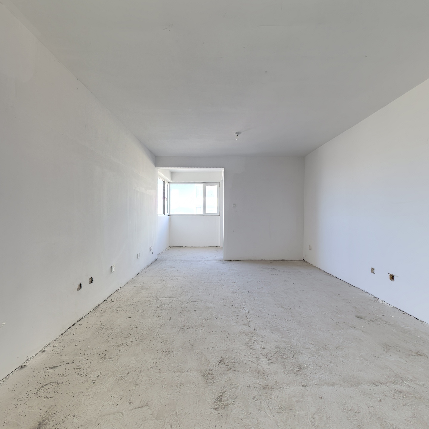 火车站 南北通透两居，毛坯随意装修，好层楼急售