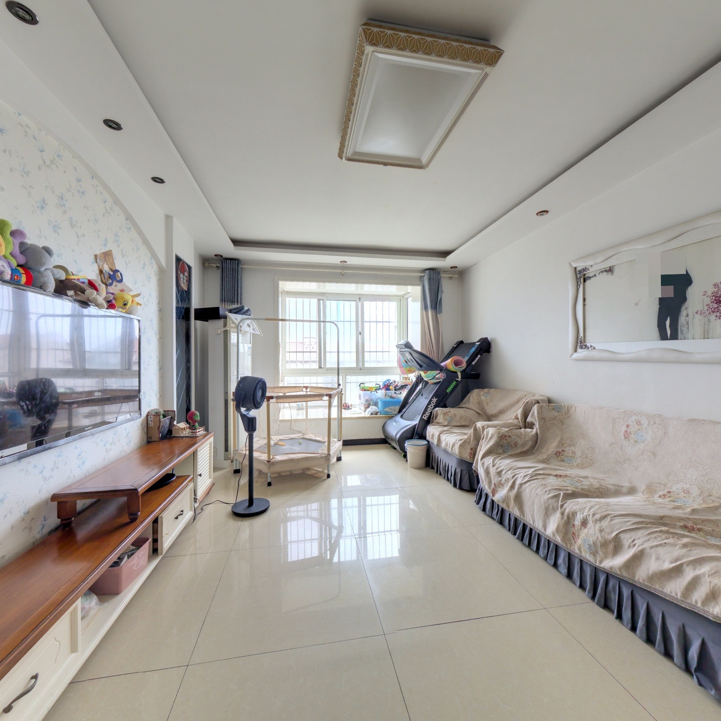 出售华泰豪庭小区，集中供暖，环境优美二居室。