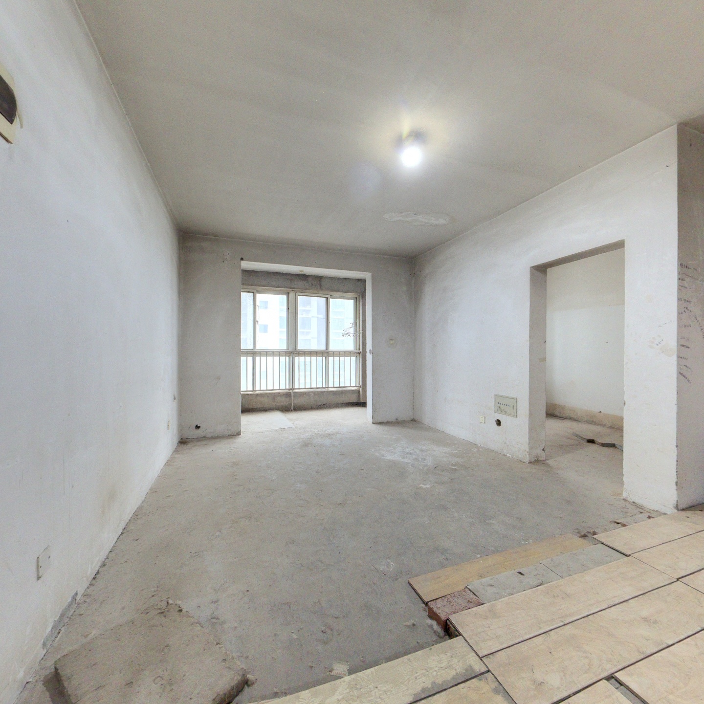 电梯7楼，136平，四室，带打车库，随时看房