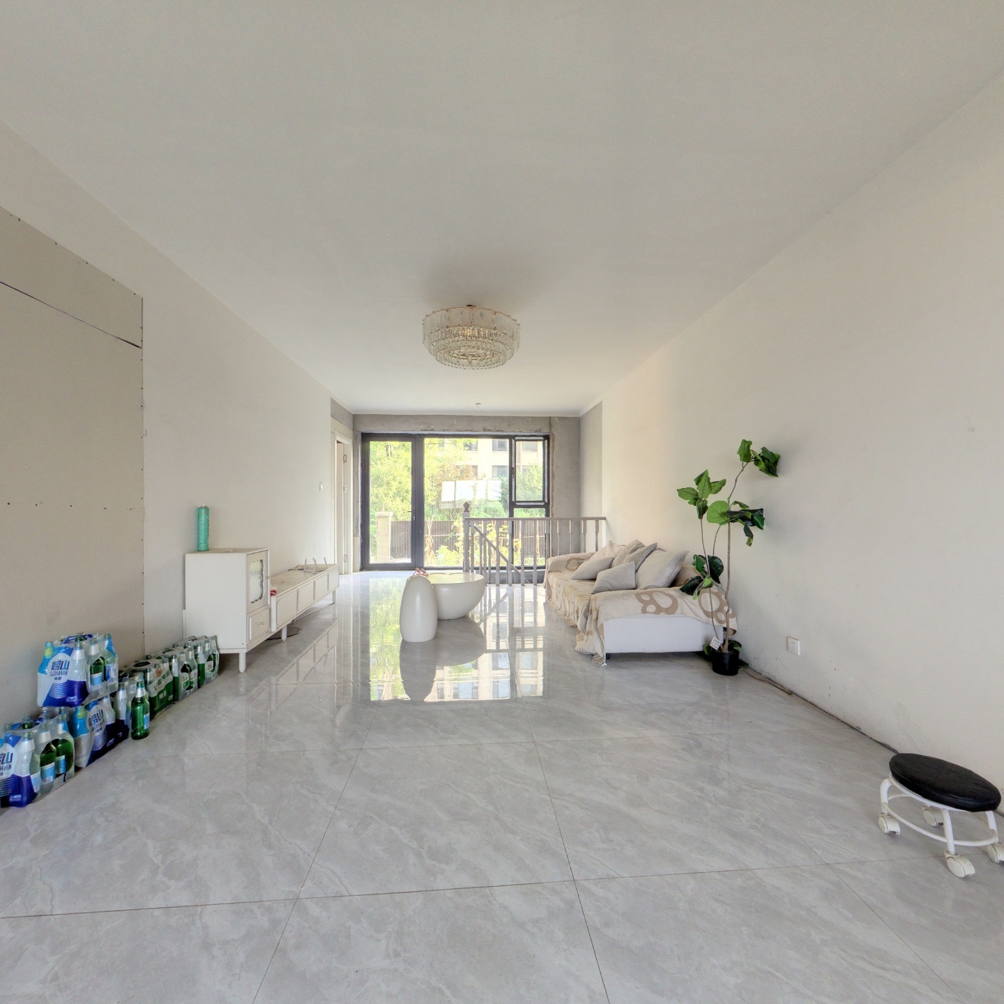 恒信玫瑰公馆一楼，带半地下，3室，精装修