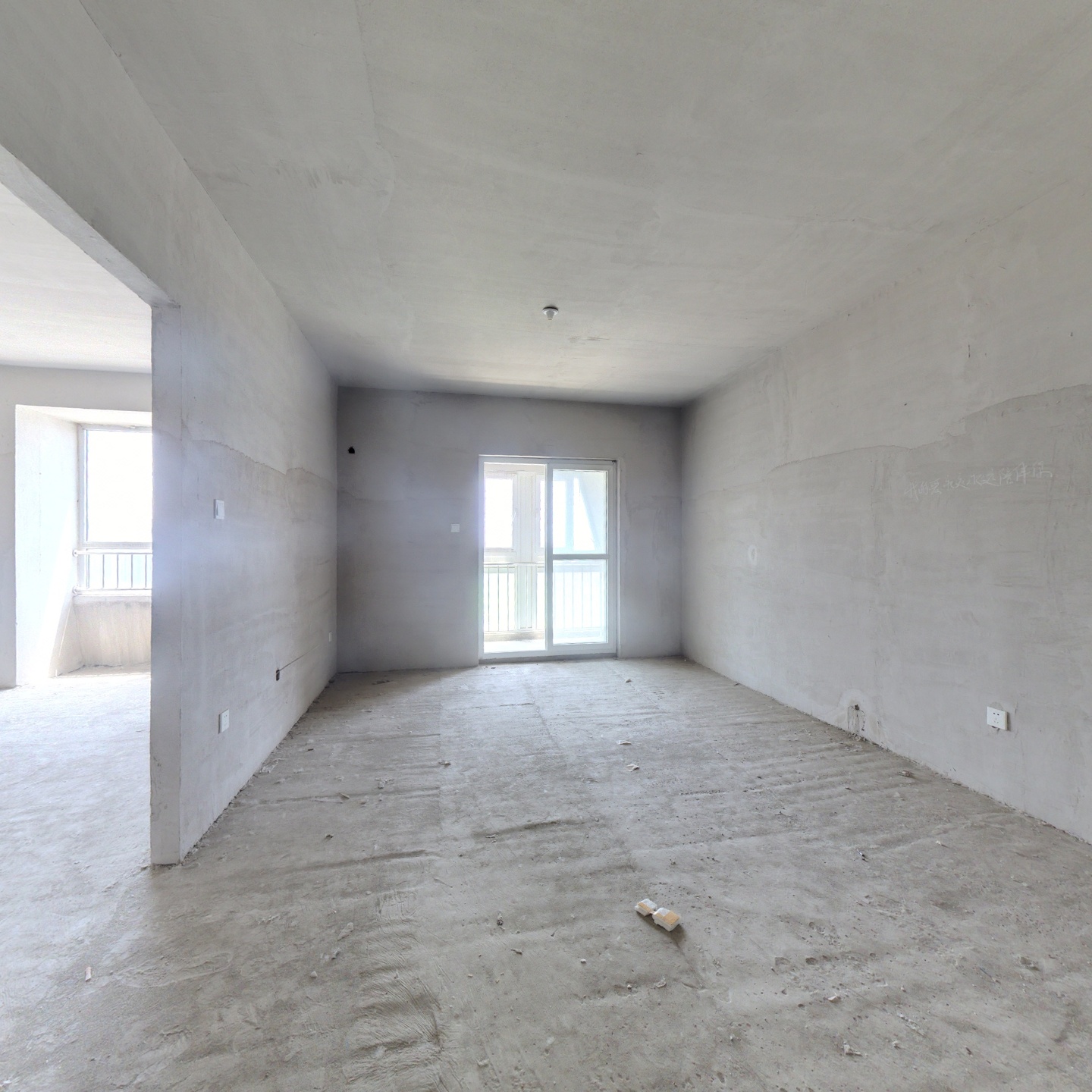 此房满五唯一，南向 户型方正 高楼层 采光好