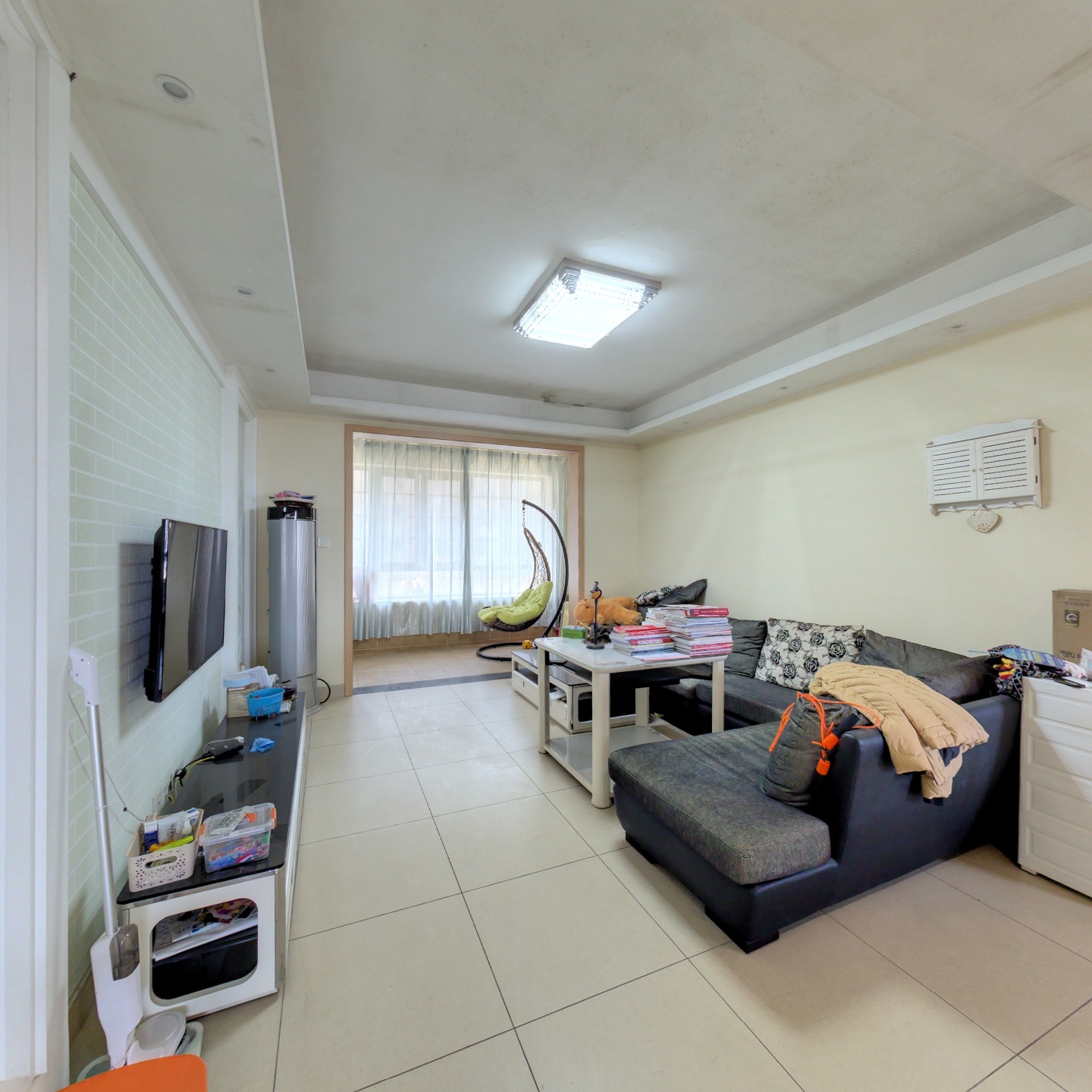 建设路口！金色华庭电梯中层！大三房精装修！业主诚售