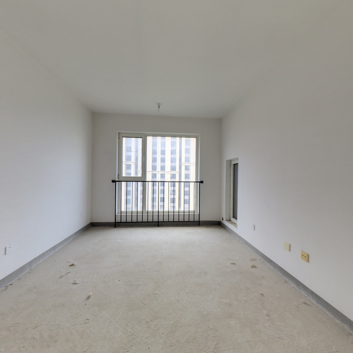 房本满二，中高楼层。业主诚意出售。