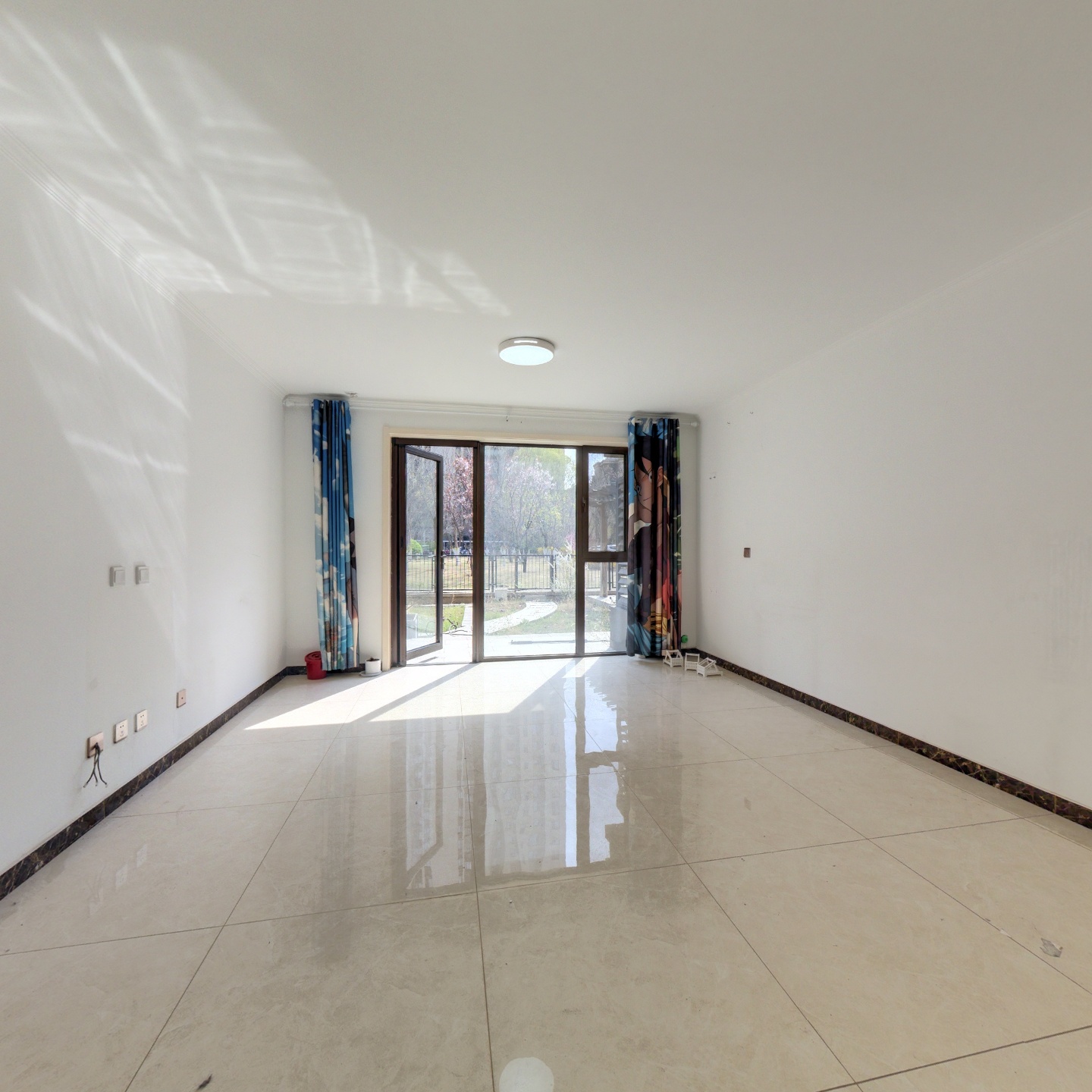 高铁新干线 4室1厅 南 北