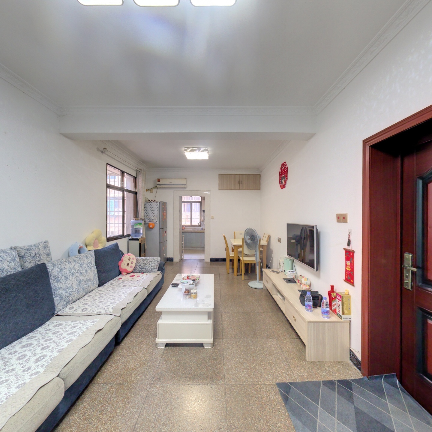 白石公园，精装三房一厅，装修九成新，拎包入住。