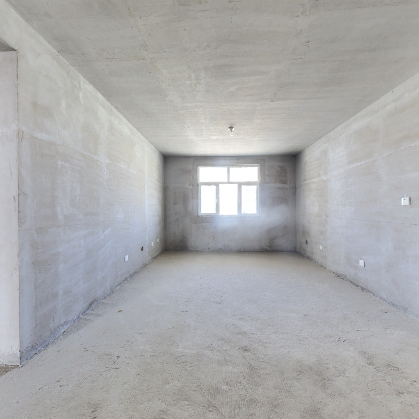 纯南两居，中高楼层采光好，免费停车，生活成本低