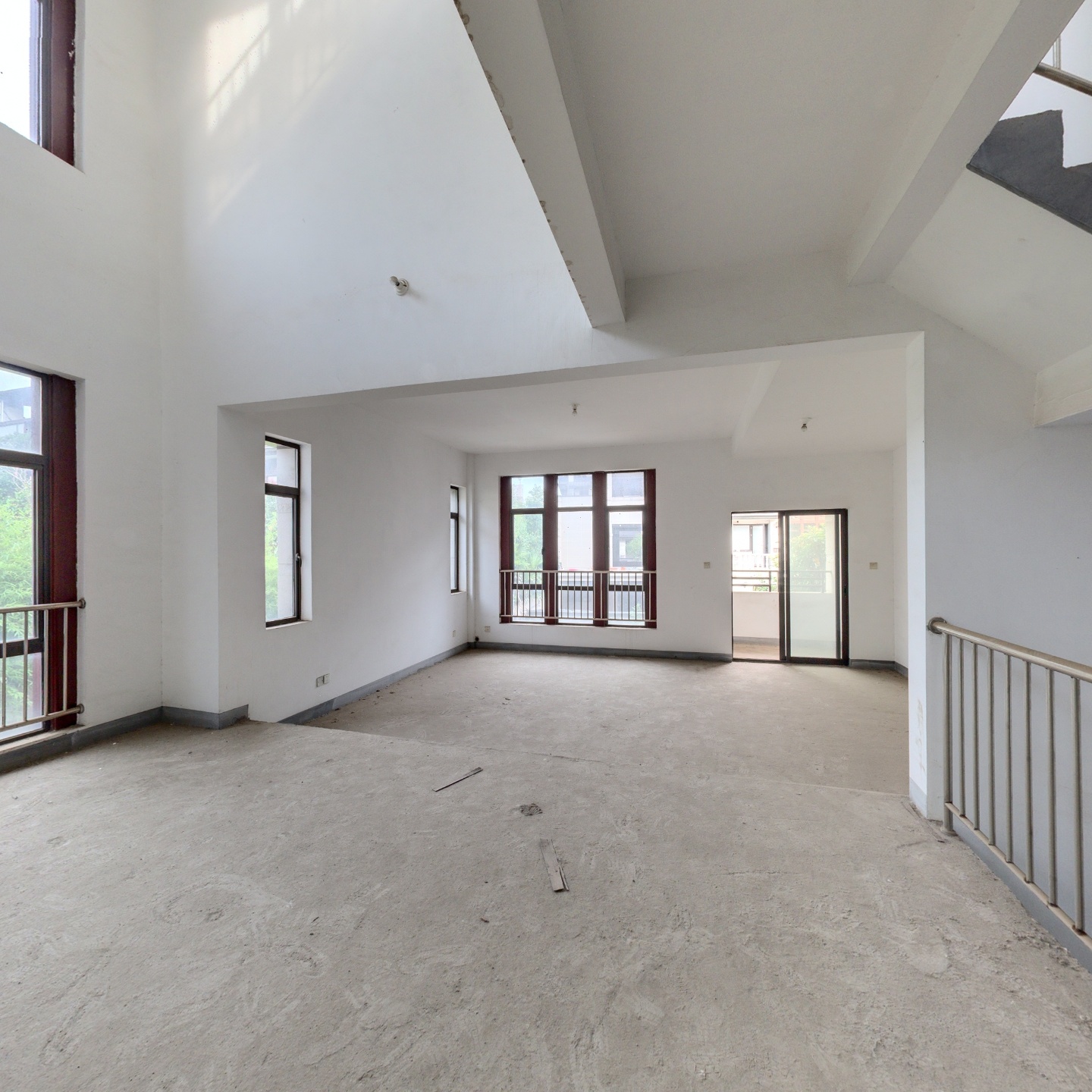 五矿万境水岸临湖边边户 花园200多平 有天有地有露台