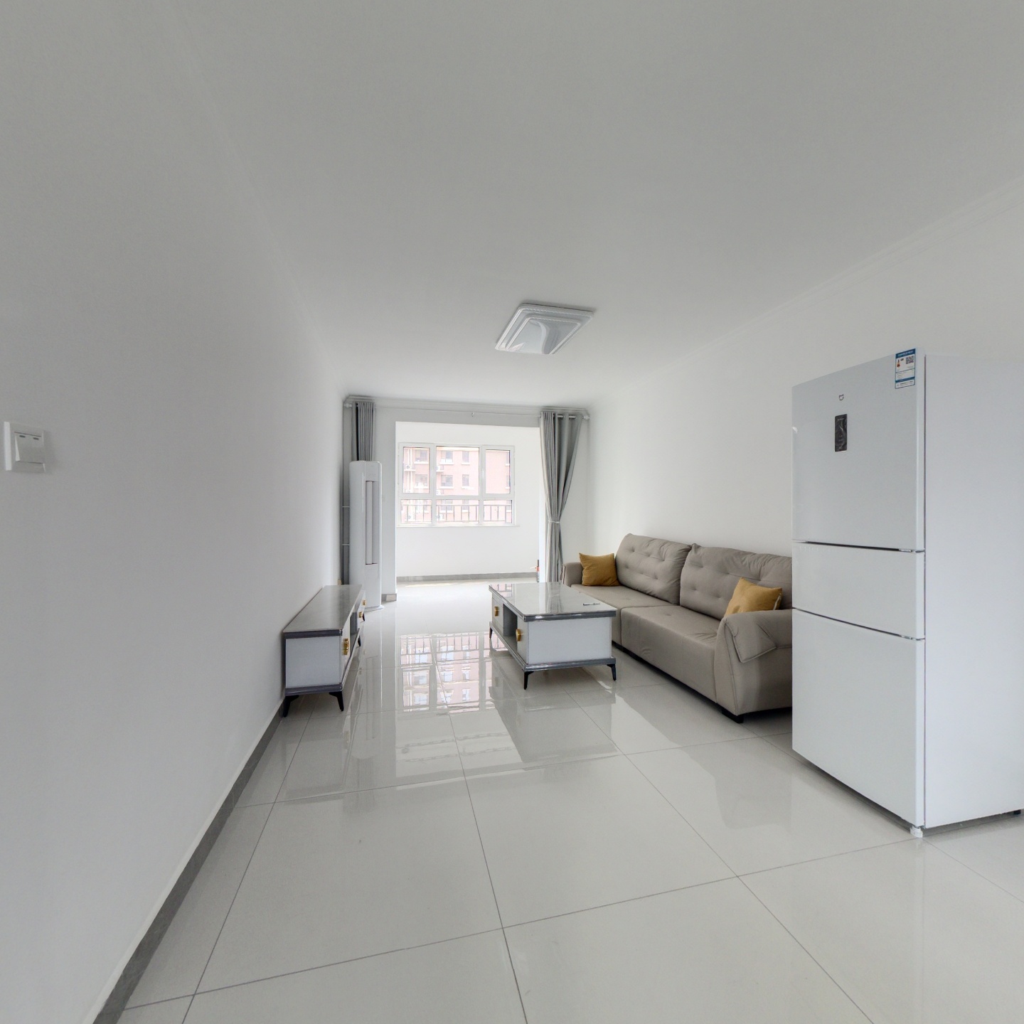 牛津花园南北通透三居室，可贷款，现房，毛坯