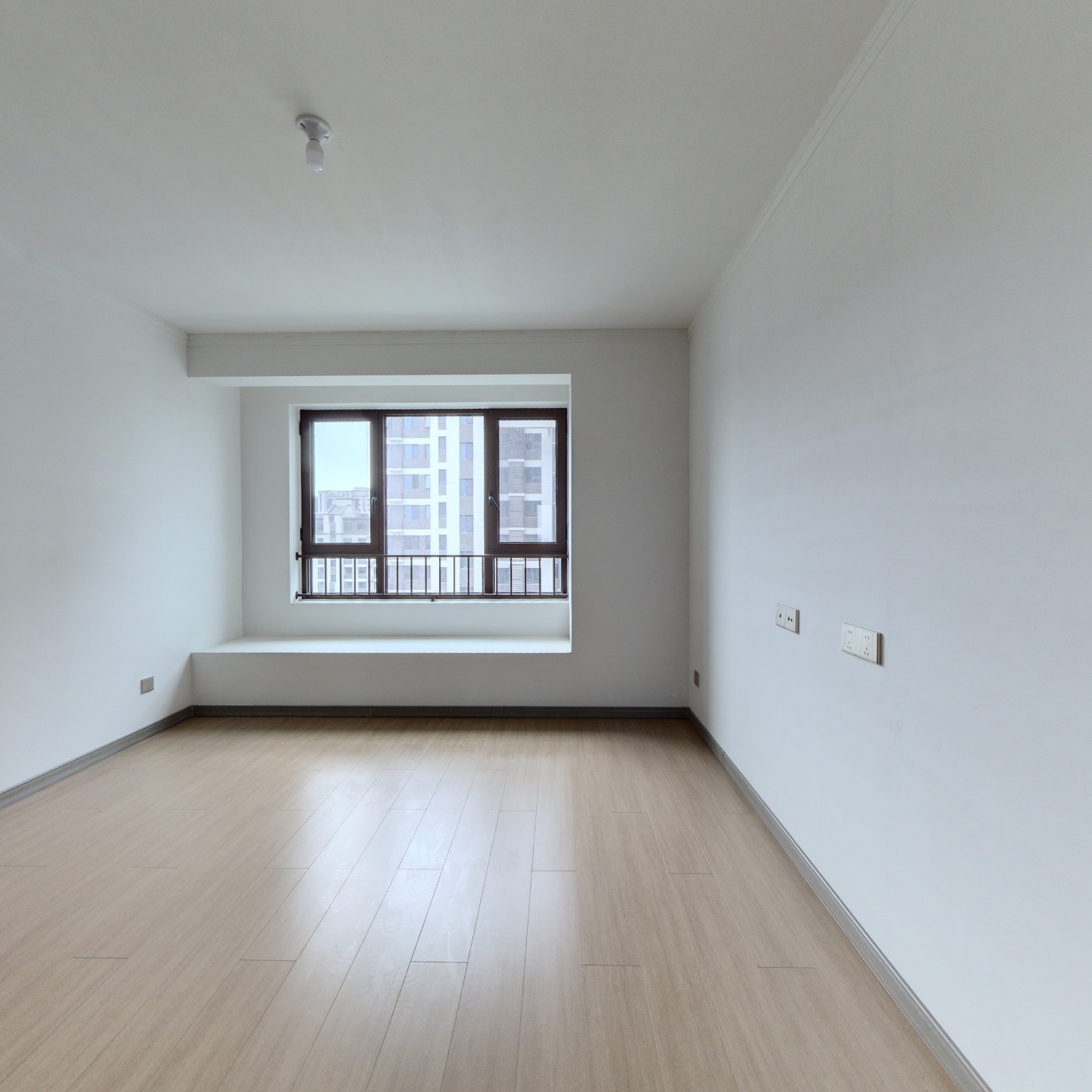 央企开发商 南北通透2居室 户型方正无浪费 带装修方便