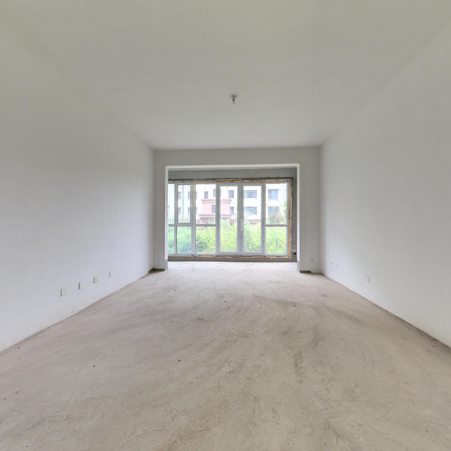 阳河嘉苑一楼带院电梯洋房3室2卫144平，带车储急售！