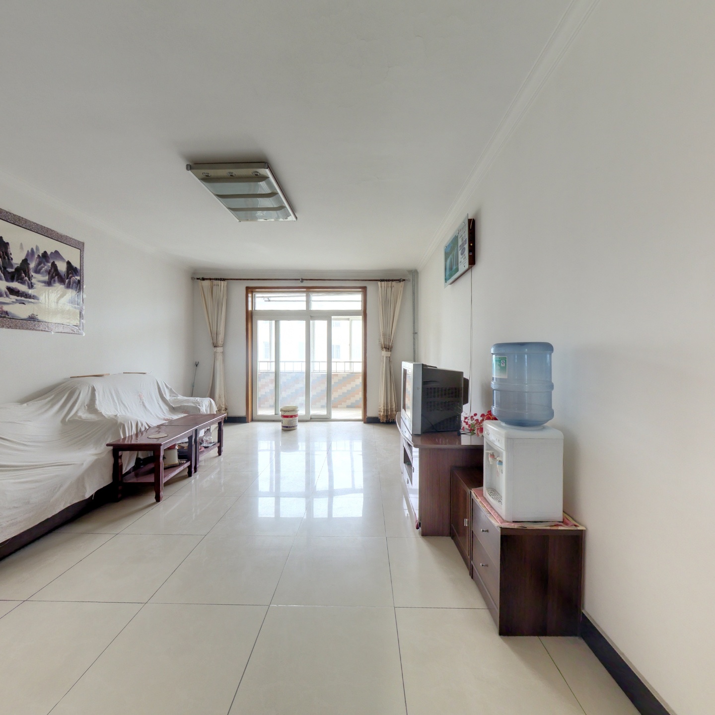 范阳路，旁南北通透大四居，配套设施齐全。