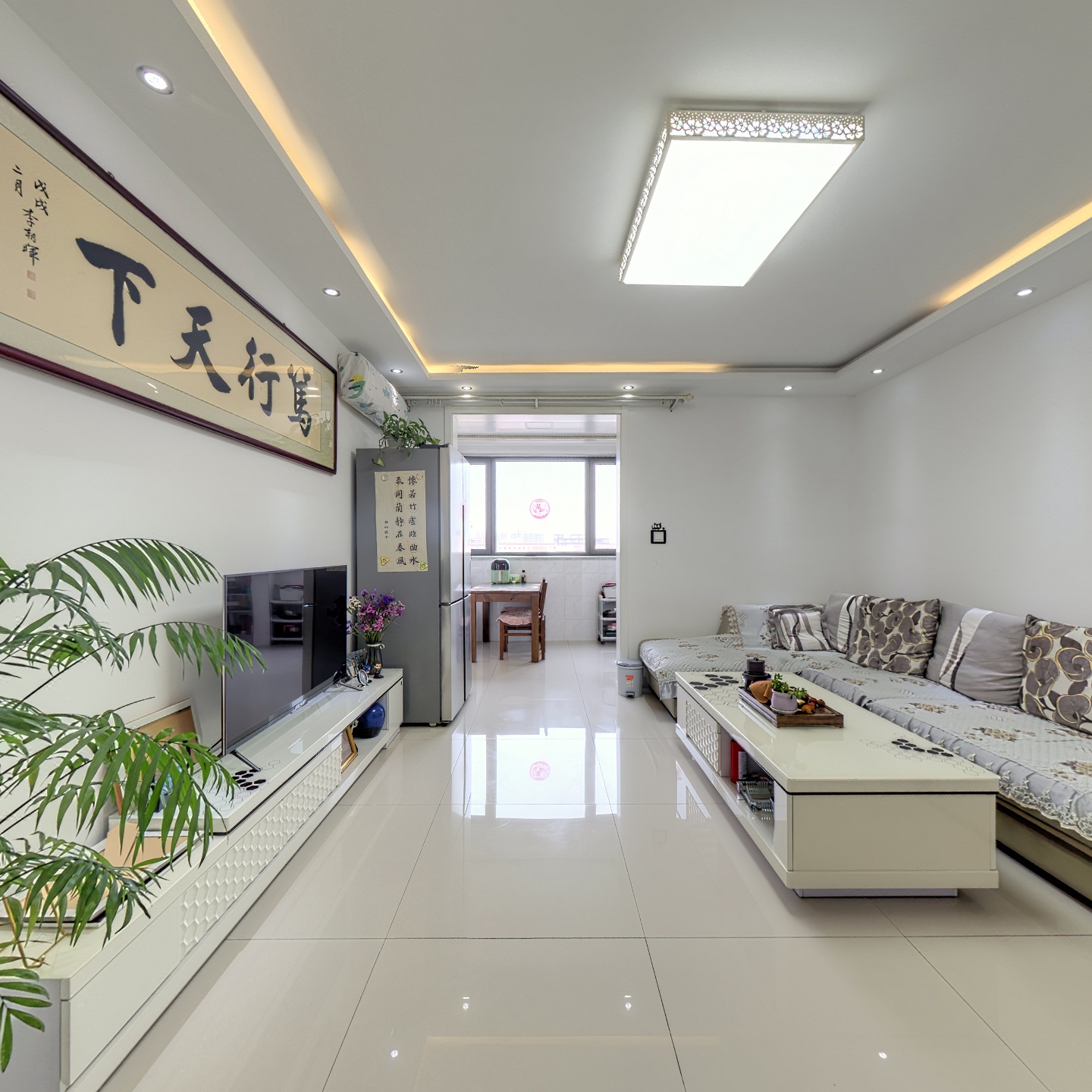 开发区南北三居精装修，中间楼层，采光好