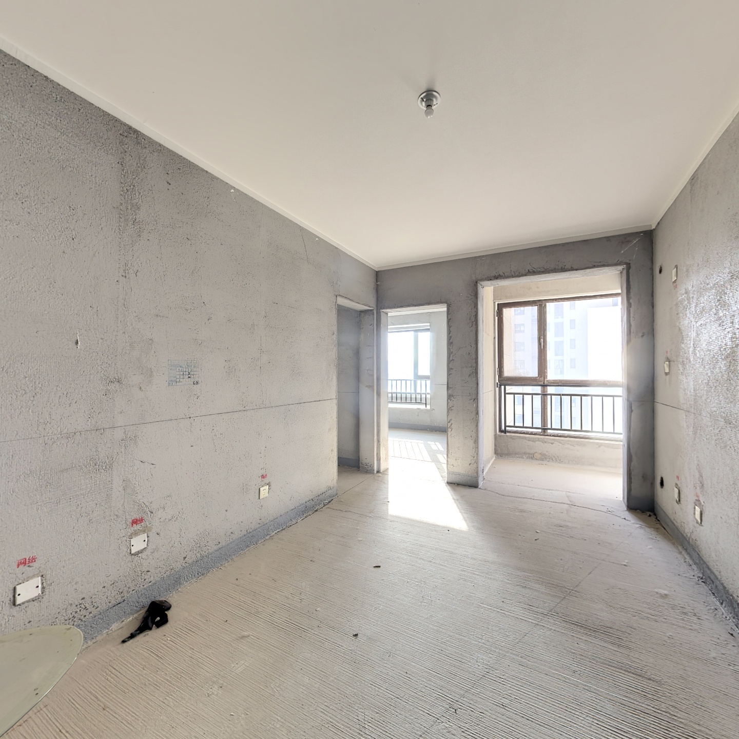 出售天伦湾小区，环境优美，保利物业集中供暖二居室。