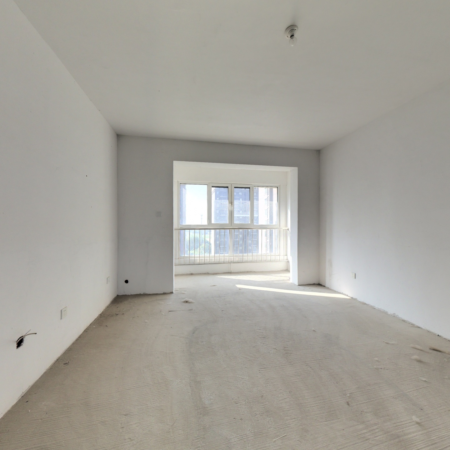 南北通透采光充足，毛坯房自由装修