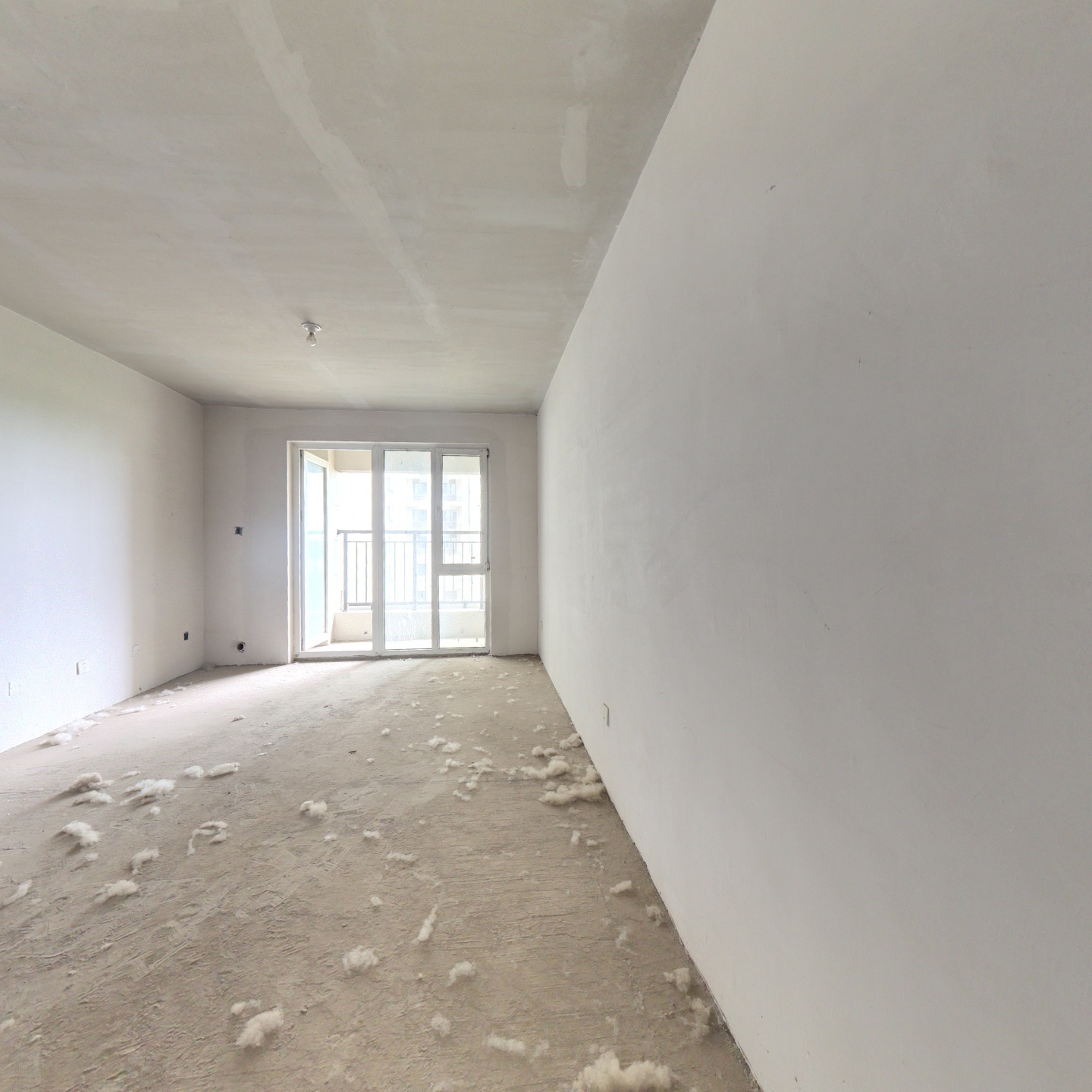 房本在手 通透两居室  采光充足  毛坯随意装修