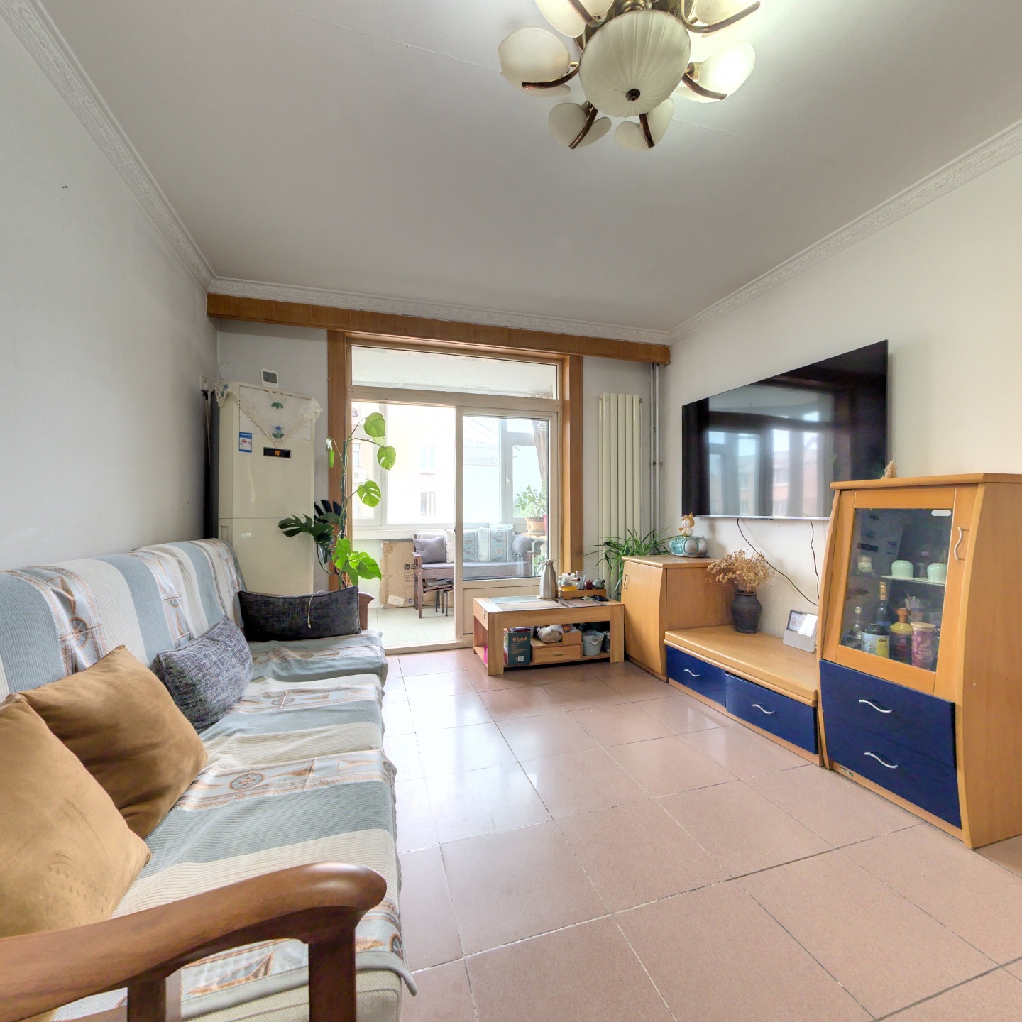 三里北側(cè)，公交車地鐵近。一直自住，南北西采光好