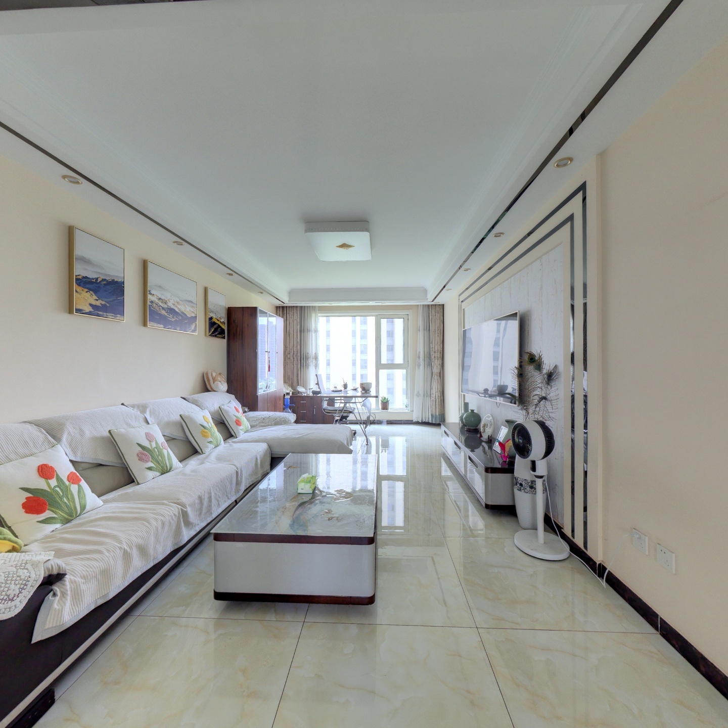 精装修 南北通透三居室 中间楼层 全天采光无遮挡