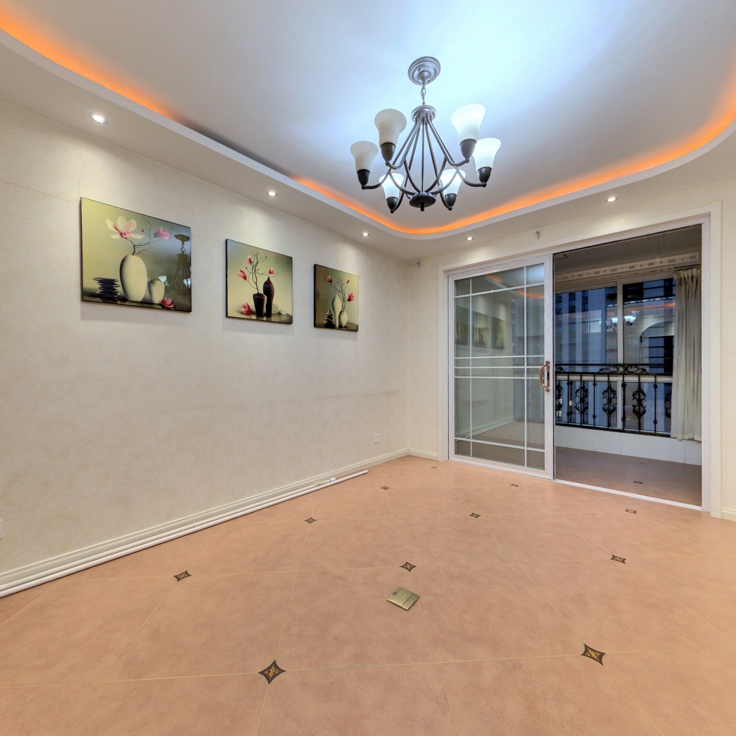 近泰华，精装修，诚心出售，随时看房