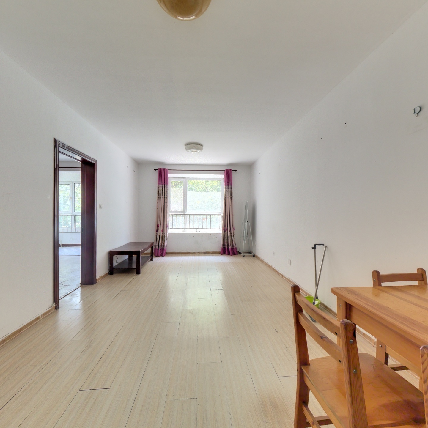 华阳路停车方便 朝南两居 户型方正