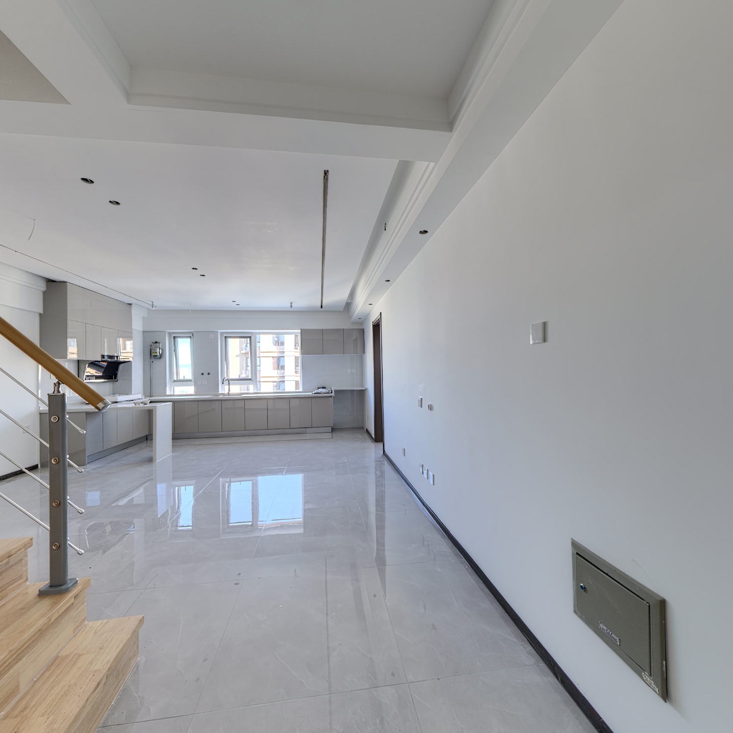 钻石广场，南北跃层，好楼层，看房房便