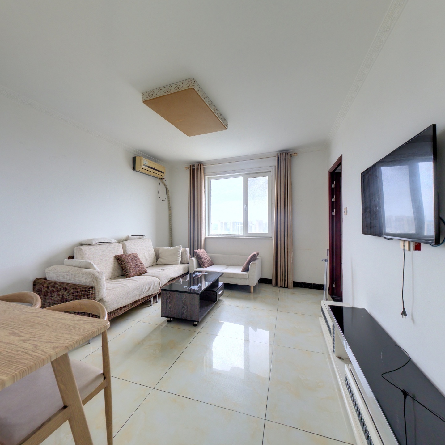 业主诚意出售，价钱可谈，看房方便。