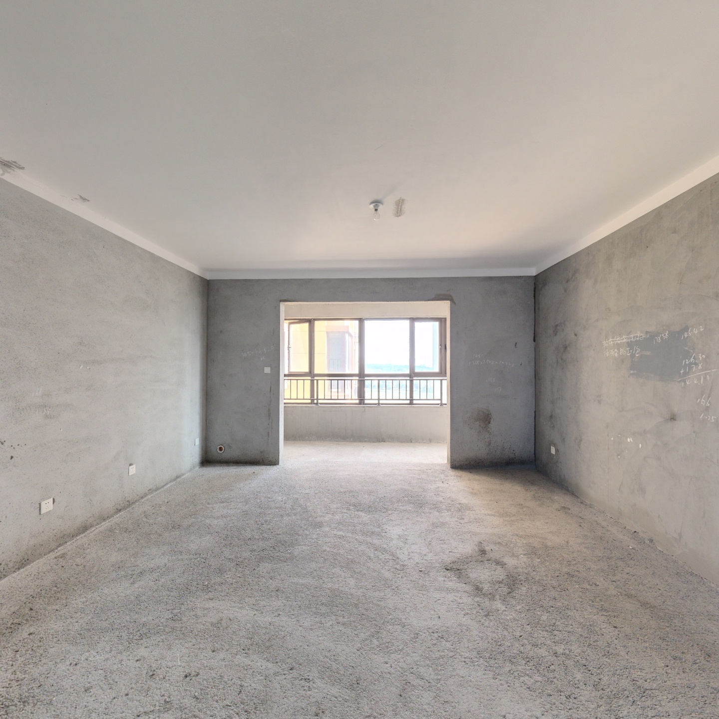 昭山印象大平层毛坯小区环境好物业负责电梯中层随时看