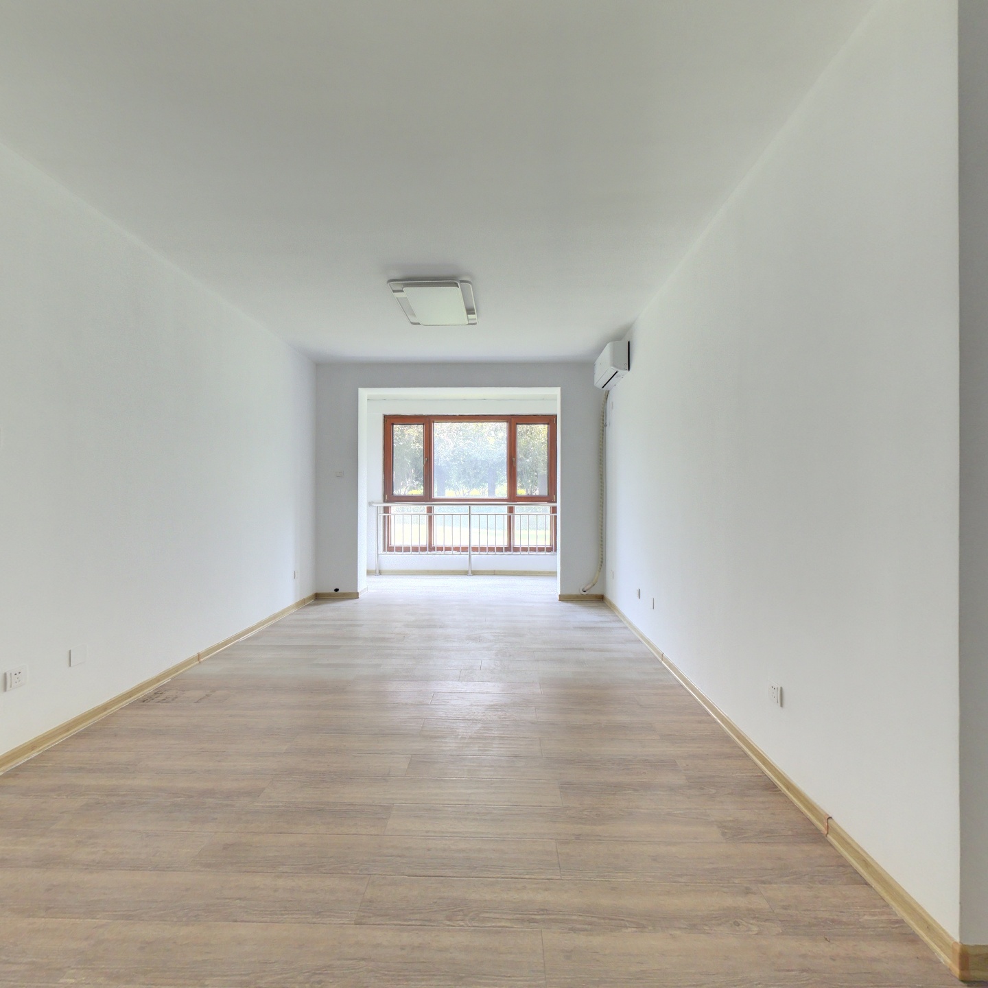 金品时代  一层全南三居室  采光好  接地气