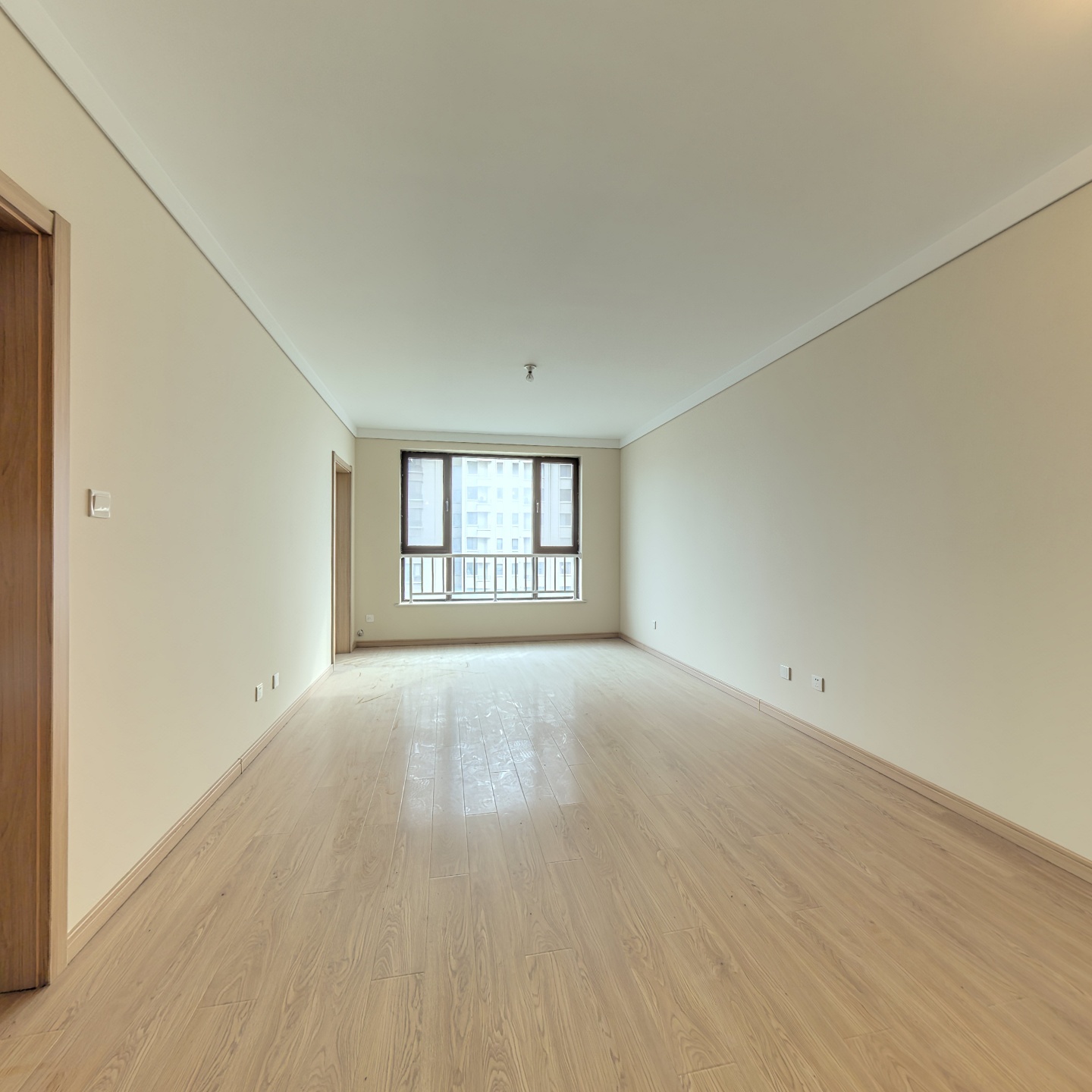 鸿坤全阳三居室    精装修    中间楼层